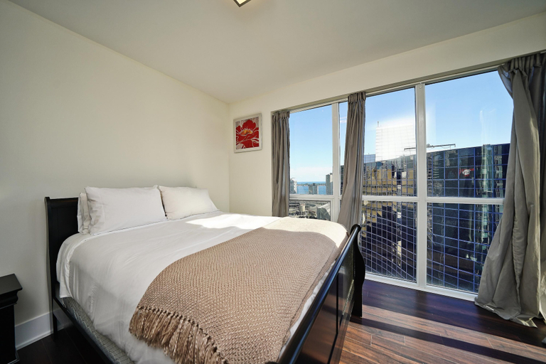 Room 3, Modern Downtown Suites Near CN Tower, Toronto