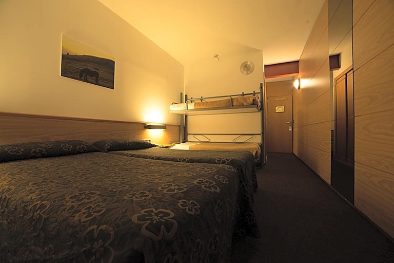 Bedroom, Alp Hotel Masella, Girona