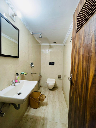 Bathroom, Roomshala 089 Green Palace, Delhi