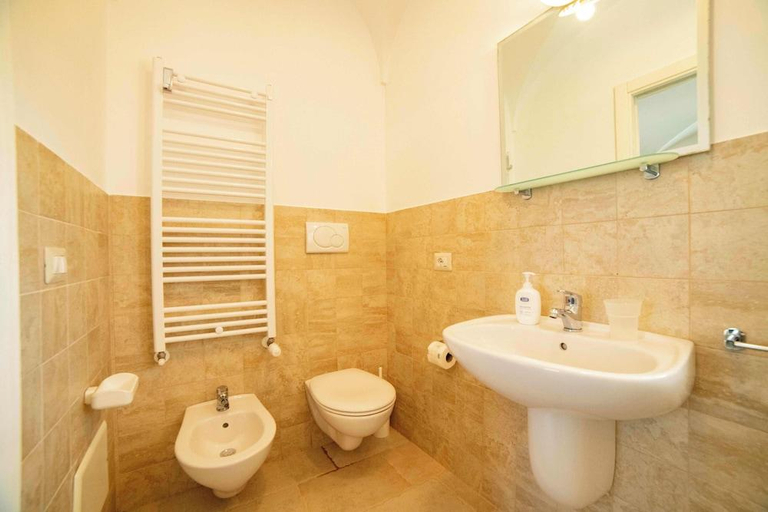 Bathroom 4, Coppola Di Seta, Bari