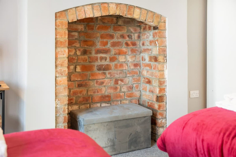 Room 2, Family Three Bedroom Home Five Min Walk to Metro, South Tyneside