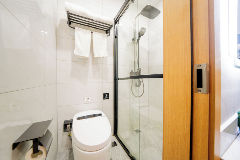 Bathroom 4, Xin Hui City Hotel, Shanghai