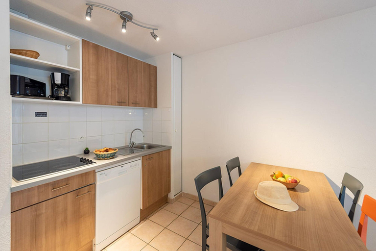 Private kitchen 4, 3-guest Apartment With Terrace in Saumur, Maine-et-Loire