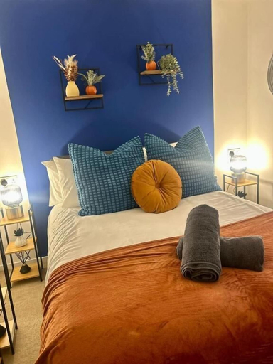 Room 3, Comfortable 2-bed Home Near City Centre - Free Parking & Wifi, Leicester
