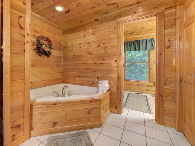 Bathroom 4, Mountain Flower, Sevier
