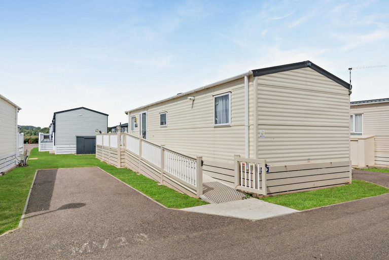 Room 2, Host Stay - Meadow View, East Sussex