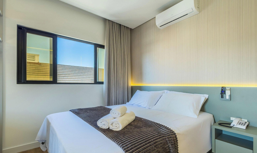 Room 2, Apartments in a Building With a Pool, 180m From the Beach in Bombinhas - Sfrs, Bombinhas