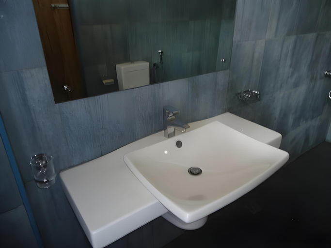 Bathroom 3, Sunset Beach Motel, Nattandiya