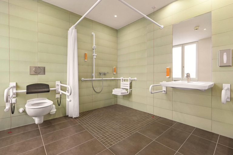 Bathroom 5, Super 8 by Wyndham Chemnitz, Chemnitz