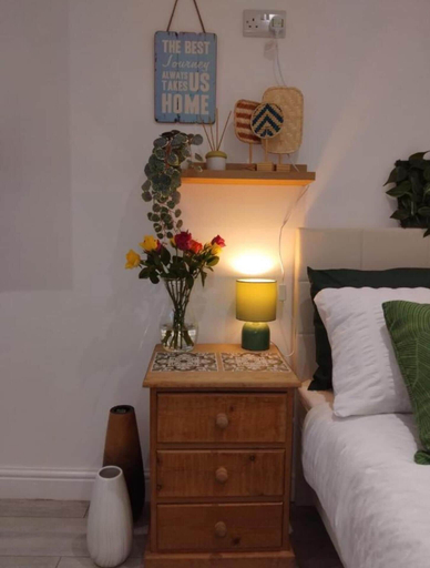 Room, Apartment Sleeps 2 With Wifi, Leeds