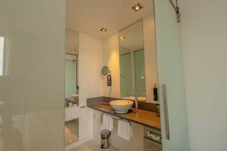 Bathroom 5, Wyndham Frankfurt Niederrad, Frankfurt am Main