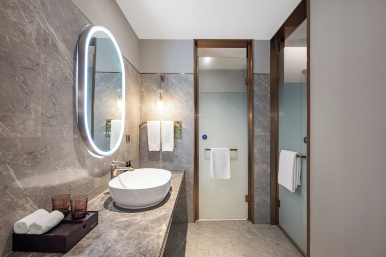 Bathroom 5, Mercure Shanghai Yu Garden On The Bund, Shanghai