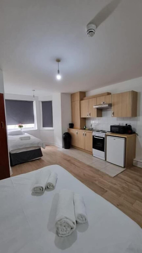 Others 5, Charmstay Swiss Cottage, London