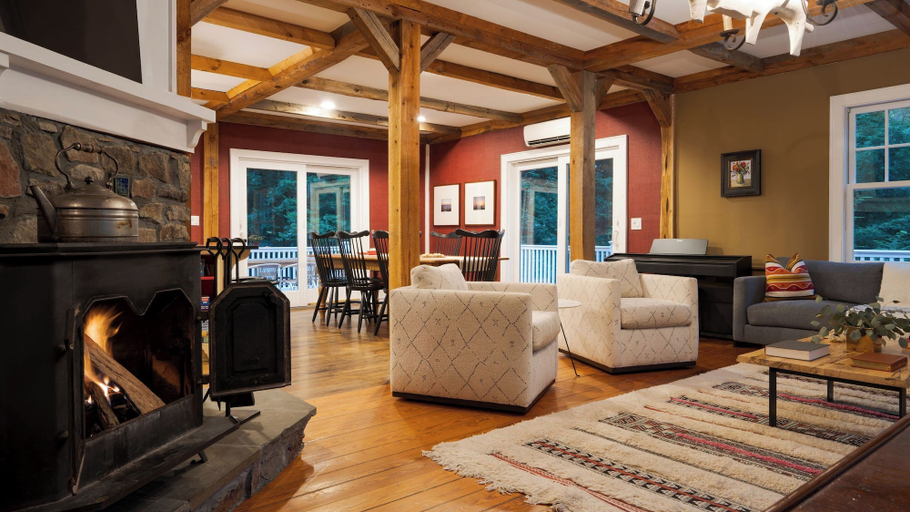 Interior 5, Bow & Beam by Avantstay Timber-frame Retreat + Chef's Kitchen + Game Room 3.5 Acres + Trails, Berkshire