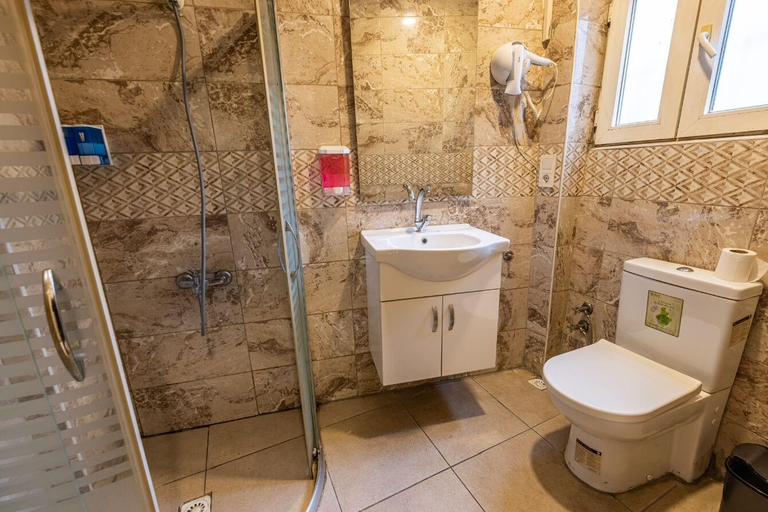 Bathroom 5, Blue Suit, Bakırköy