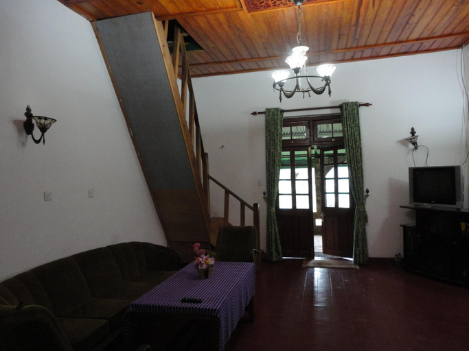 Public Area 2, Castlereigh Holiday Bungalow, Ambagamuwa