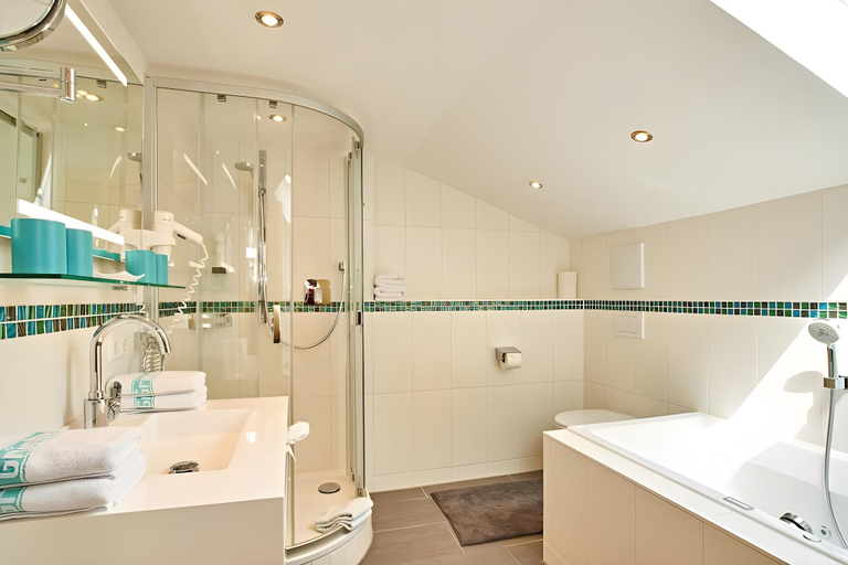 Bathroom 3, Hotel Grunberger, Berchtesgadener Land