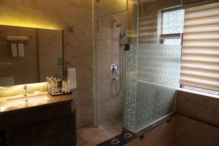 Bathroom 3, Cloud Nine Hot Spring, Huizhou