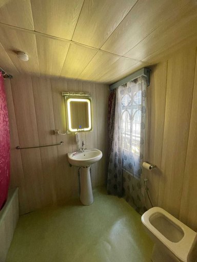 Bathroom 4, Iram Heritage houseboat kashmir, Srinagar
