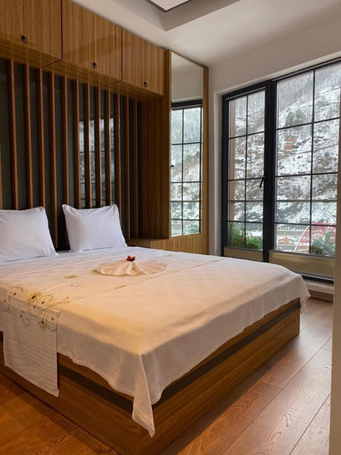 Bedroom 2, Black Lake Hotel, Borçka