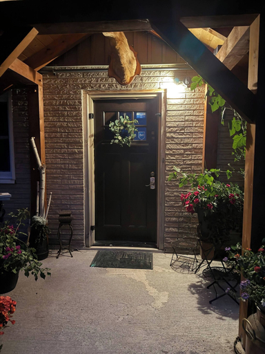 Interior 4, Serene 2-bedroom Apartment With Private Entrance and Pool Access, Huron