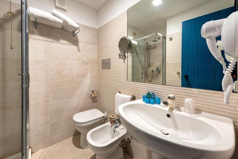 Bathroom 5, Acacia Marina, Ragusa