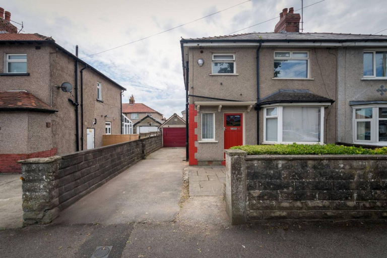 2, Buckingham House | Modern Coastal 3BR Stay, Lancashire