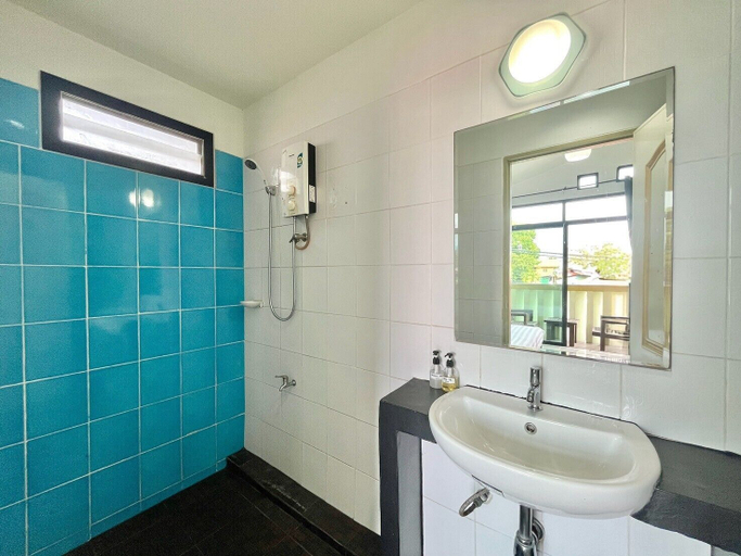 Bathroom 5, Harmony Bed & Bakery, Muang Satun