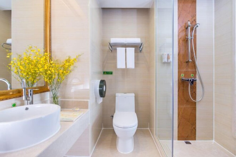 Bathroom 3, Vienna Hotel (Shenzhen Shiyan Shilong Community), Shenzhen