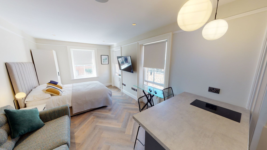 Room 5, By Cathedral Kitchen Island TV W D Access, Sefton