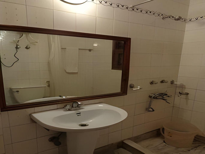 Bathroom 3, Sumitra Inn, Delhi