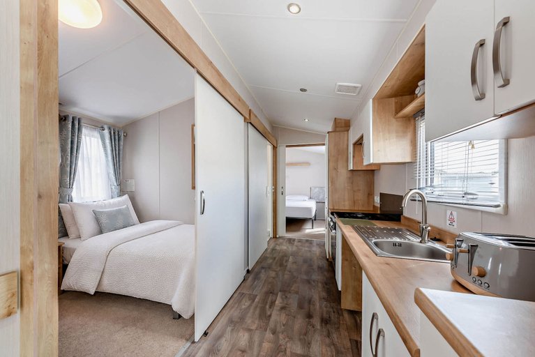 Room 5, Host Stay - Meadow View, East Sussex