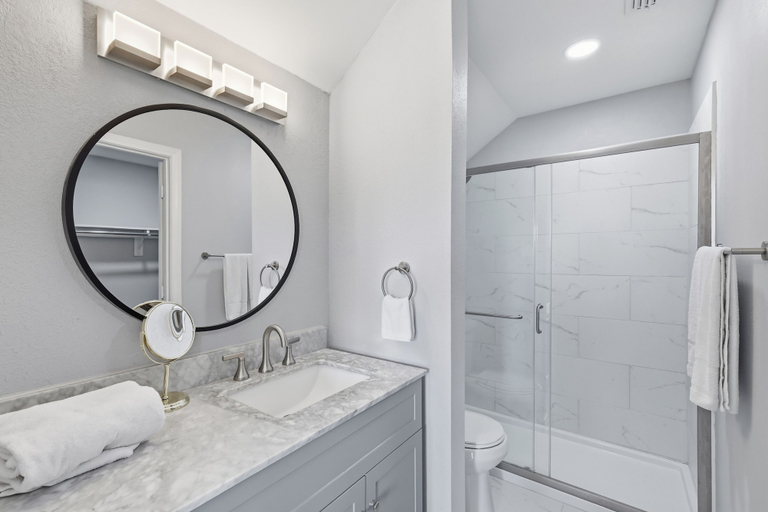 Bathroom 2, Modern Frisco Retreat 3BR House, Collin