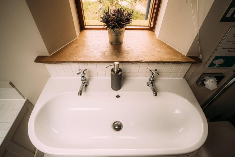 Bathroom 4, Laythams Holiday Lets Retreat, Lancashire