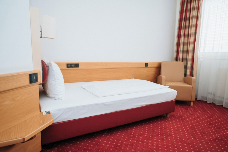 Bedroom 4, Feringapark Hotel by Coffee Fellows Hotels, München