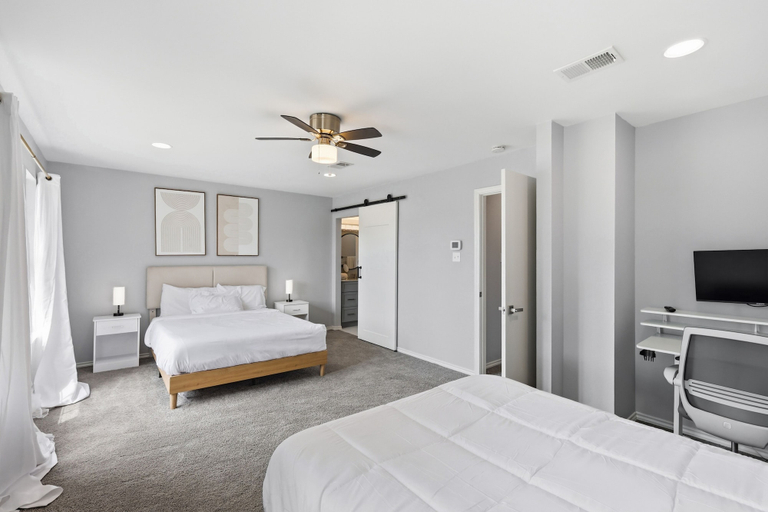 Room 1, Modern Frisco Retreat 3BR House, Collin