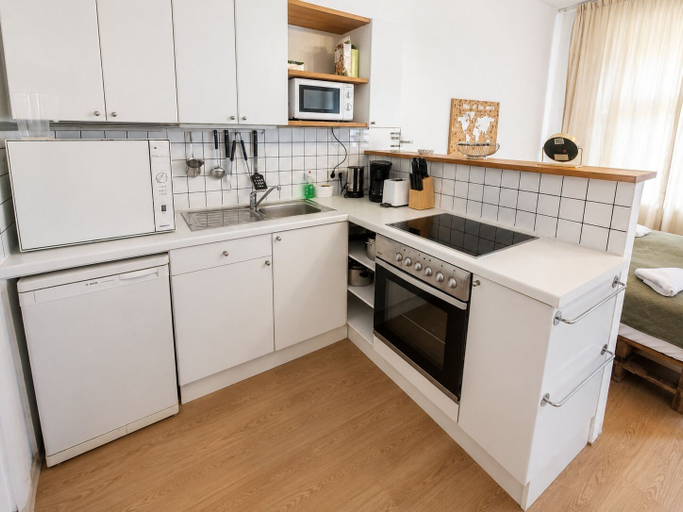 Private kitchen, Elegant 1BR Near Belvedere & Rennweg, Wien