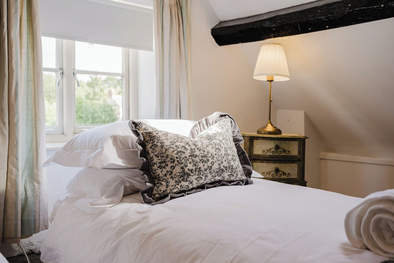 Room 1, Beautiful Cottage in Malmesbury, Wiltshire