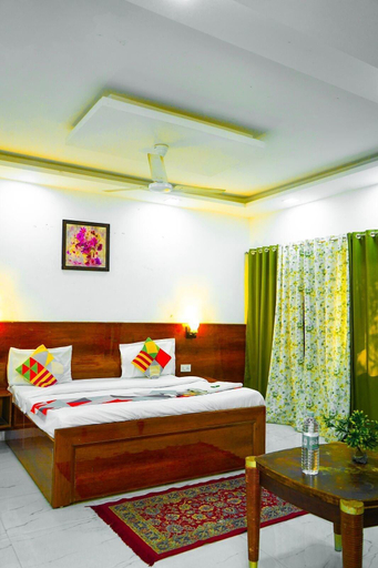 Bedroom 5, Roomshala 089 Green Palace, Delhi