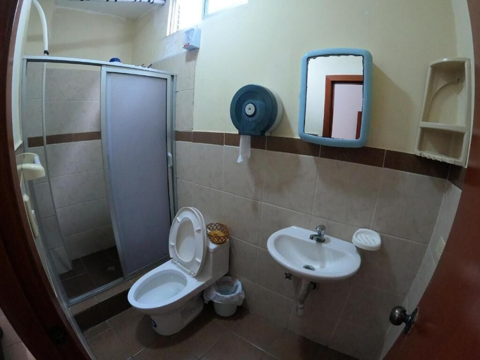 Bathroom 4, Hostal El Naufrago, Manta