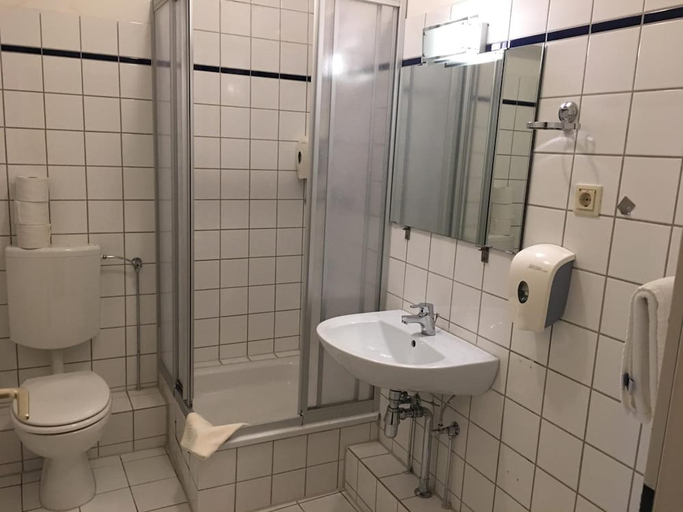 Bathroom 3, AltDüsseldorf, Düsseldorf