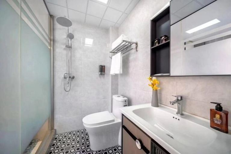 Bathroom, Huayi Select Hotel (Jiamusi Railway Station), Jiamusi