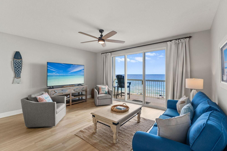 Living area 2, Celadon 407, Bay