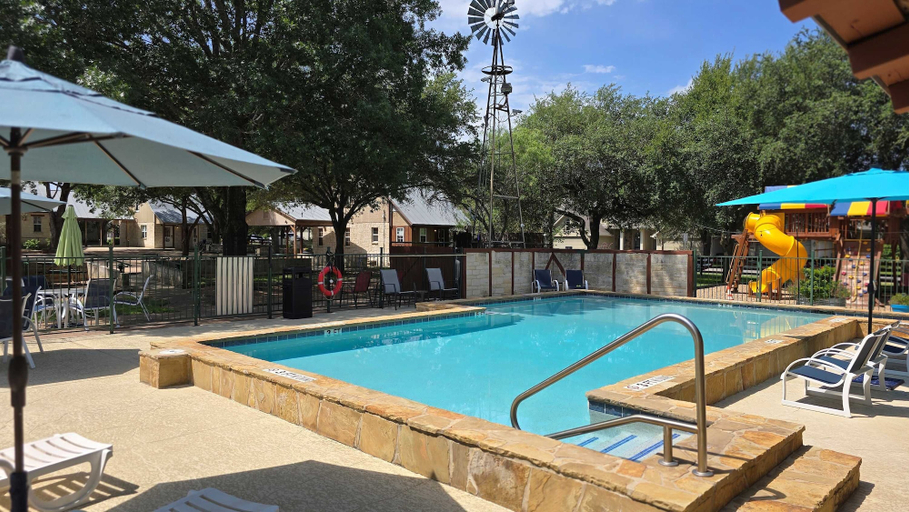 Pool 2, Shiner Suite Gruene Cottages, Comal