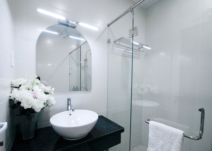 Bathroom 3, The Writeriana de Lumière, District 1