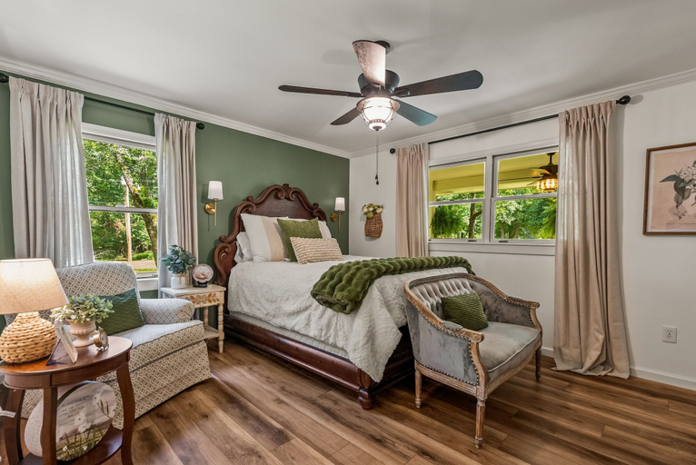 Room 5, Creekside Cottage, Pulaski