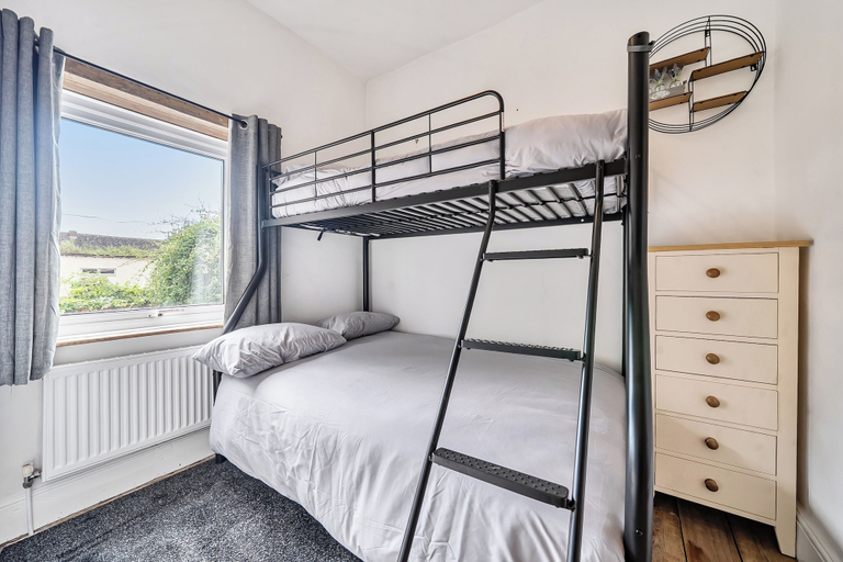 Room 4, Quaint Cottage in Charming Evesham, Worcestershire