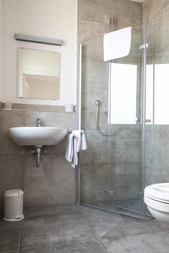 Bathroom 5, GrÃ¼ner Baum, Calw