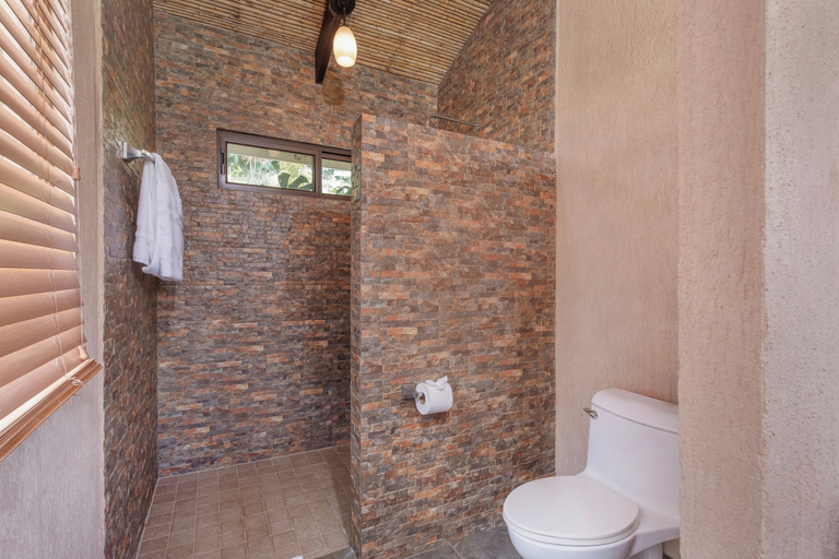 Bathroom 5, Buena Vista Chic Hotel, Alajuela