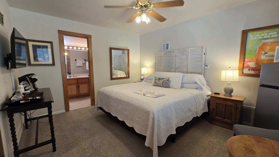 Room 2, Sweet Pecos - Gruene Cottages, Comal